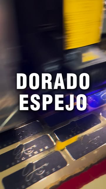 Acabado dorado espejo
