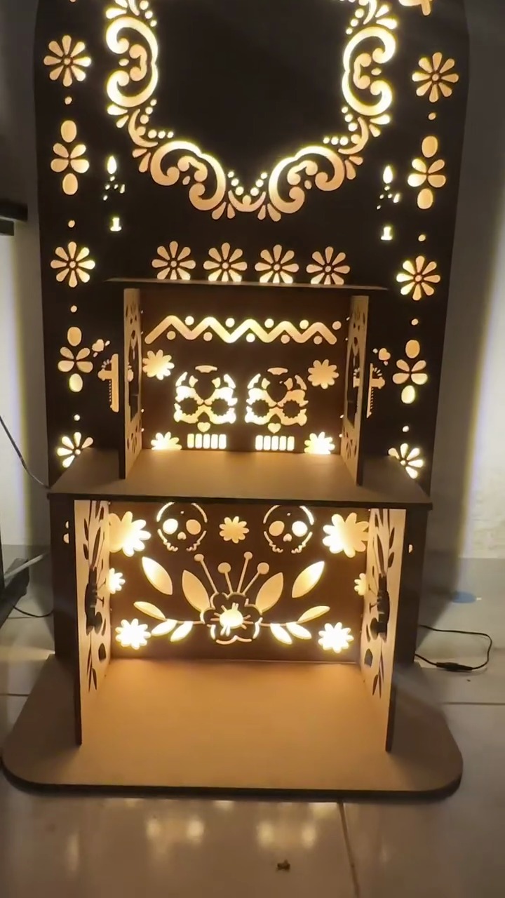Altar decorativo iluminado fabricado con router CNC